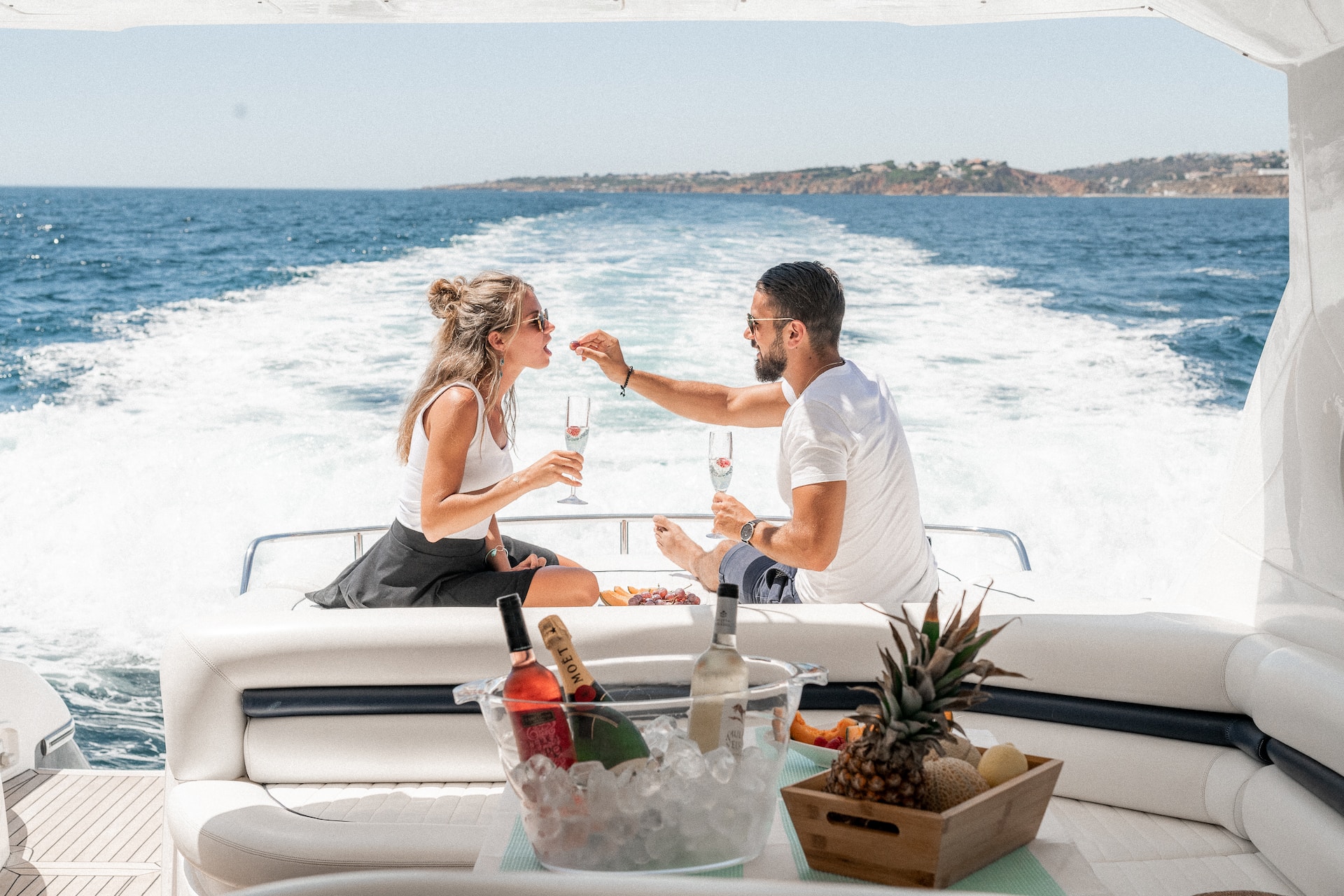 Read more about the article Getting a Motor Yacht or Sailboat: The Ultimate Decision